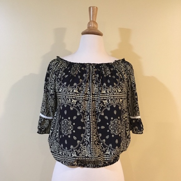 Off Shoulder Ruffle 3/4 Sleeve Blouse - Picture 4 of 6